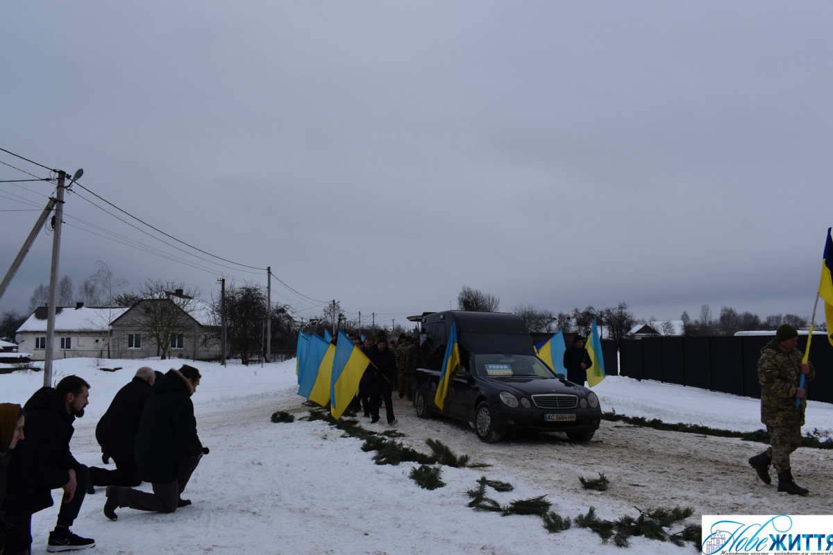 Не встиг одружитися з нареченою: на Волині  попрощалися із молодим Героєм Андрієм Лахаєм