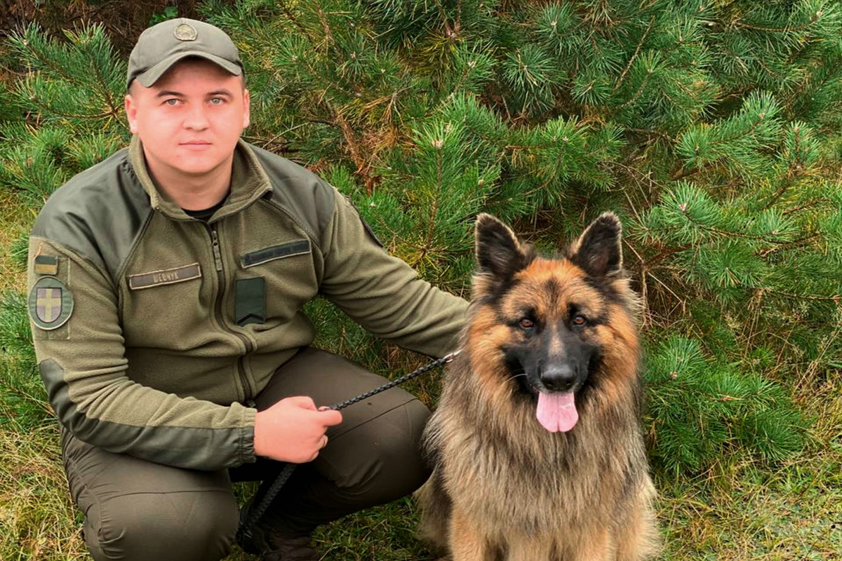 В Луцьку вручили медаль службовій собаці волинських нацгвардійців
