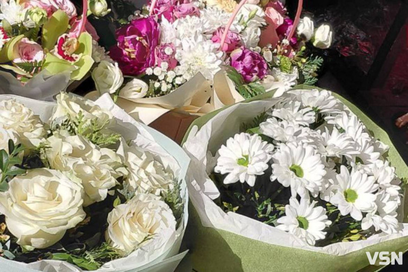 Скільки коштують квіти на 8 березня у Луцьку?