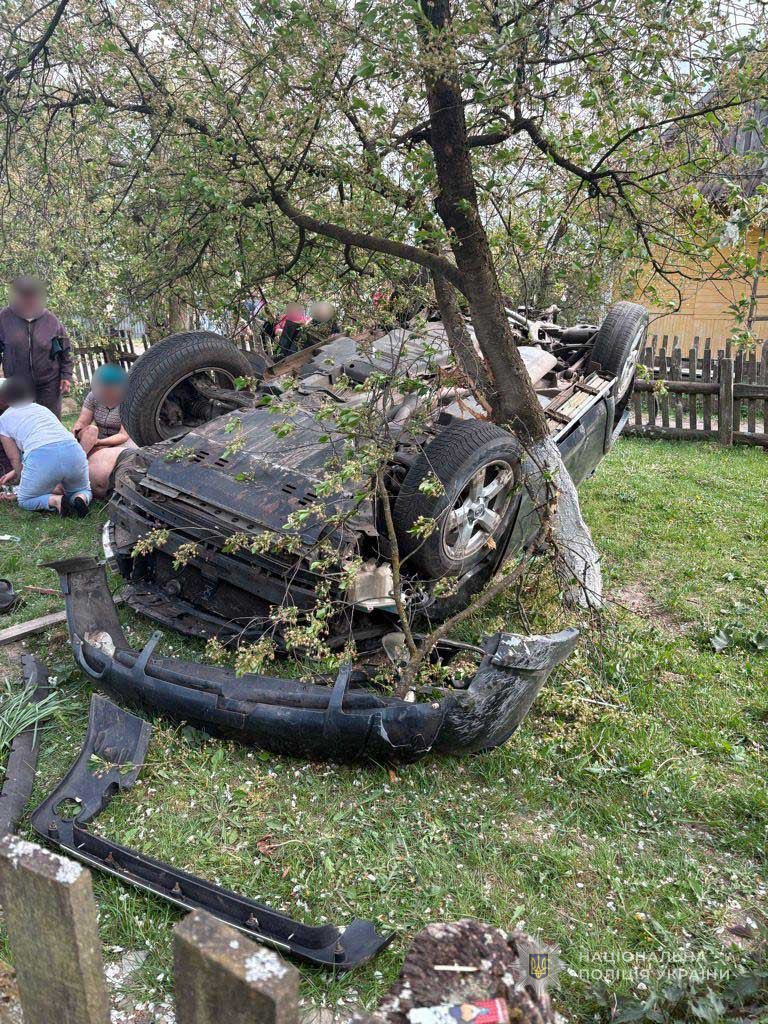 На Волині перекинувся автомобіль: 18-річний хлопець — у реанімації