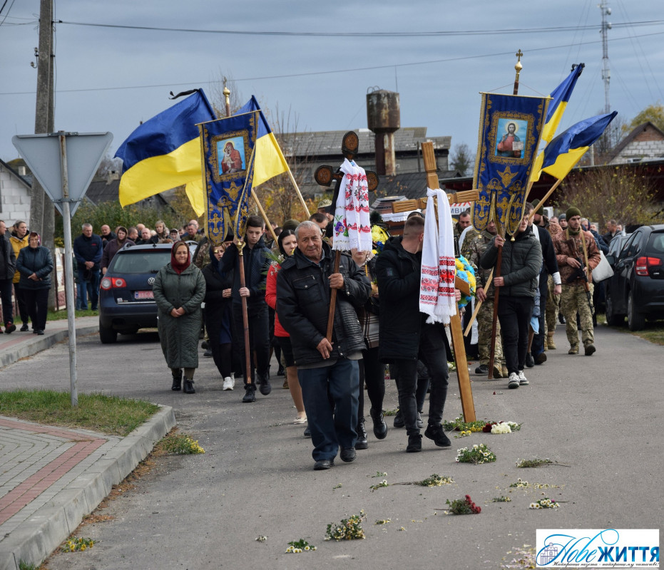 І небо плакало за ним: в останню дорогу провели 32-річного Героя з Волині Андрія Бондаря