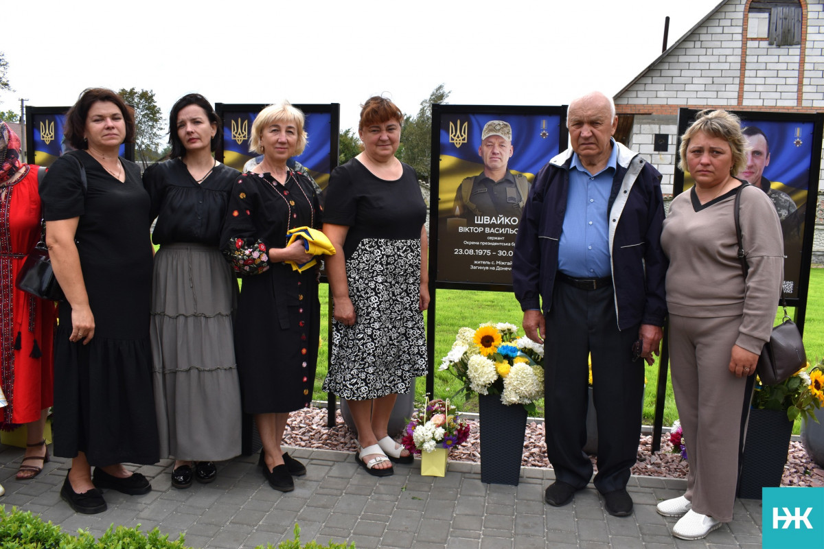 Сльози, голуби та шана загиблим захисникам: у громаді на Волині відкрили Алею пам’яті Героям