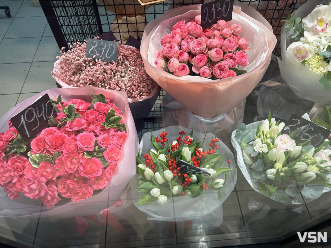 Скільки коштують квіти на День закоханих у Луцьку?