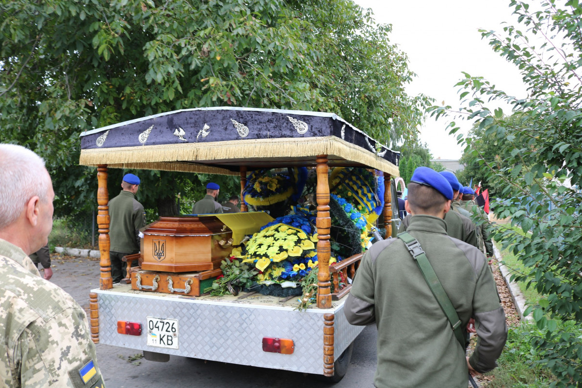 20 років працював за кордоном та повернувся захищати країну: у Луцькому районі поховали Героя Аркадія Міщенка