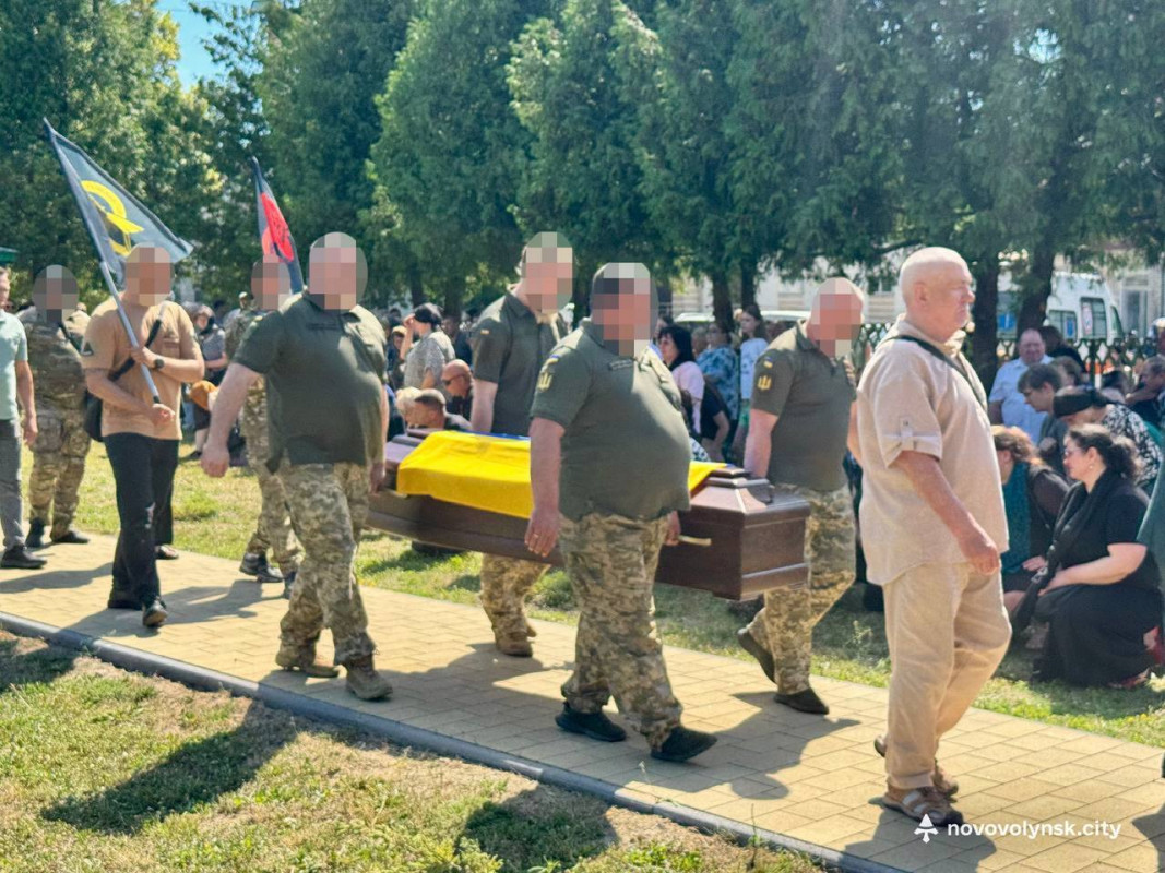 Герою було лише 20 років: на Волині попрощалися із полеглим воїном Валентином Агеєнком