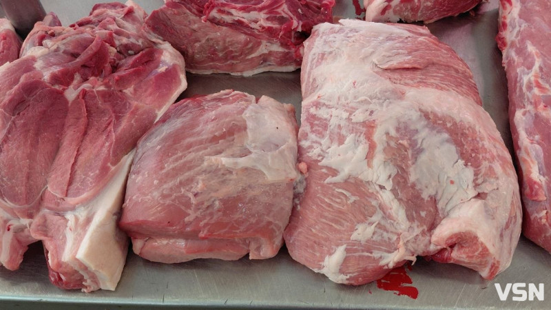 Скільки коштує м'ясо та сало на ринку у Луцьку