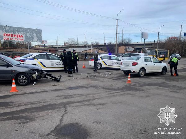 ДТП у Луцьку на Карпенка-Карого: патрульні склали протокол на водійку, яка скоїла автопригоду