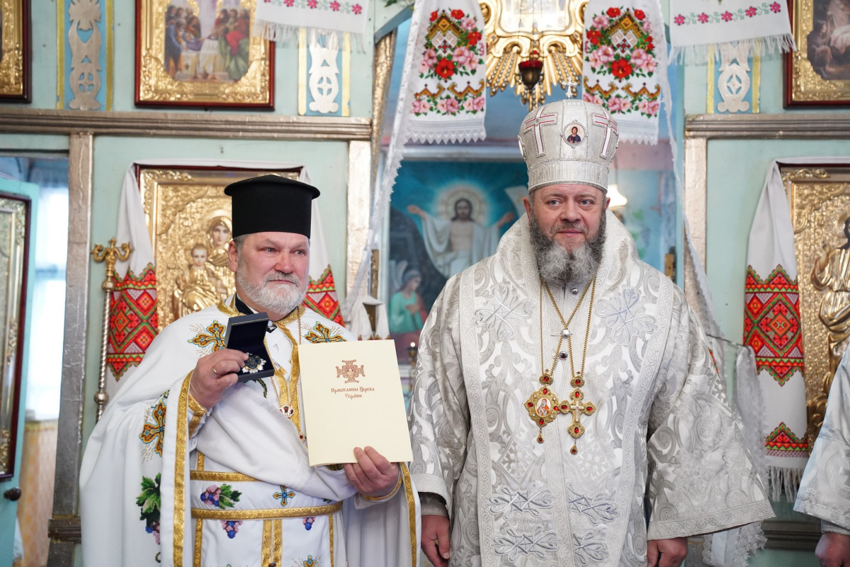 Владика Михаїл очолив празник Михайлівської парафії у Луцьку і нагородив духовенство та парафіян