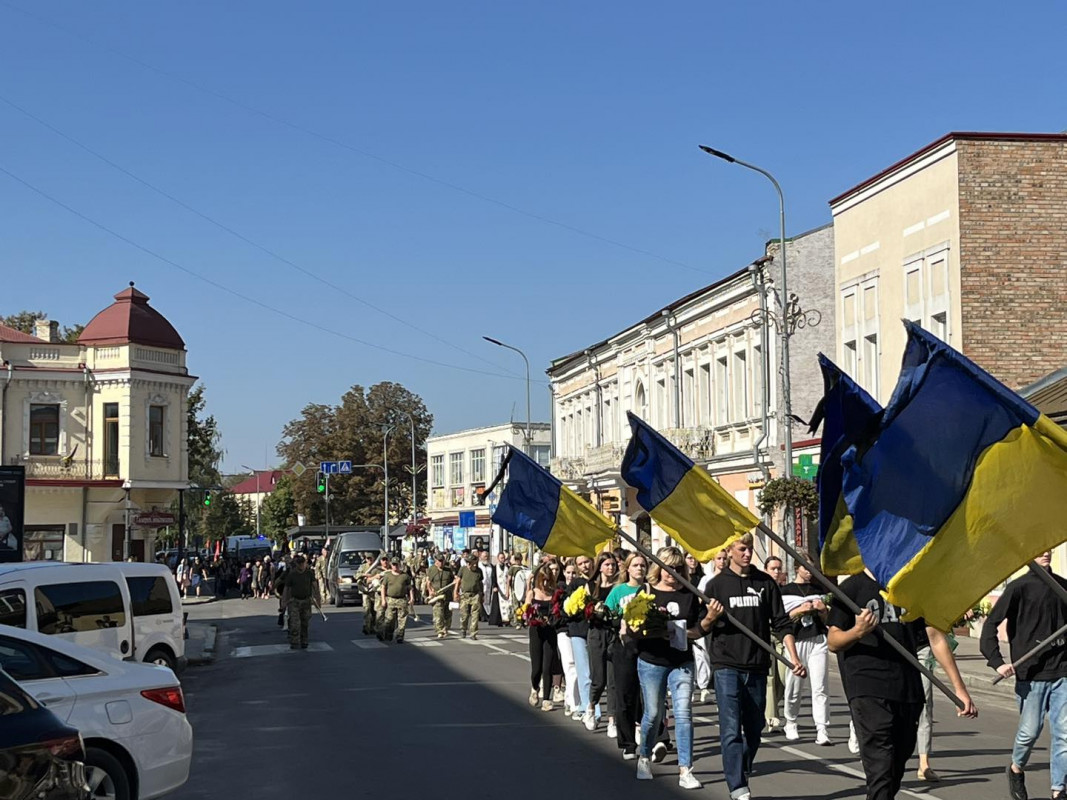 «На власні очі бачив усе пекло війни»: на Волині попрощалися з Героєм Петром Бежаном. Фото