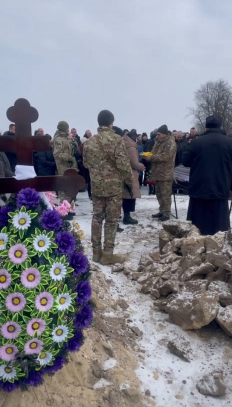 Маленький синочок залишився без батька: на Волині попрощалися з Героєм Сергієм Гулем