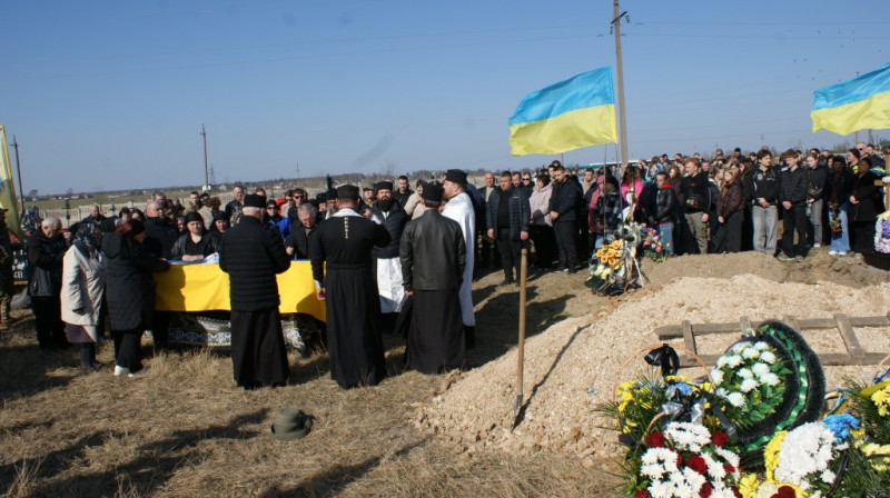 У громаді на Волині попрощалися із 23-річним розвідником «Азова» Назаром Поліщуком