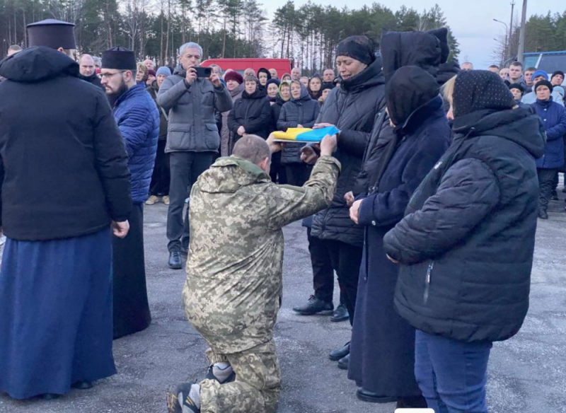 Тримав небо над Україною: на Волині попрощалися з Героєм Петром Поліщуком