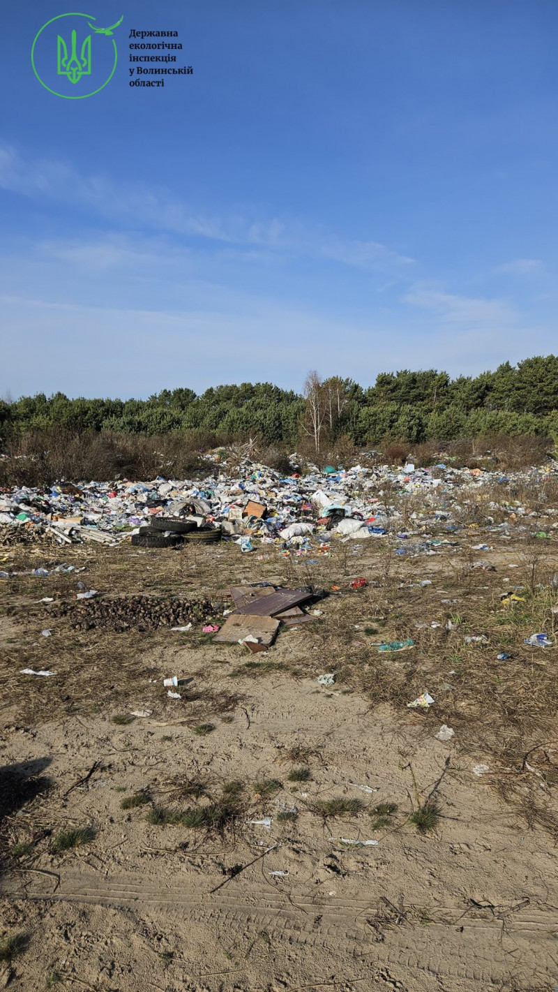 На Волині виявили два великі стихійні сміттєзвалища: площа понад 1000 м²