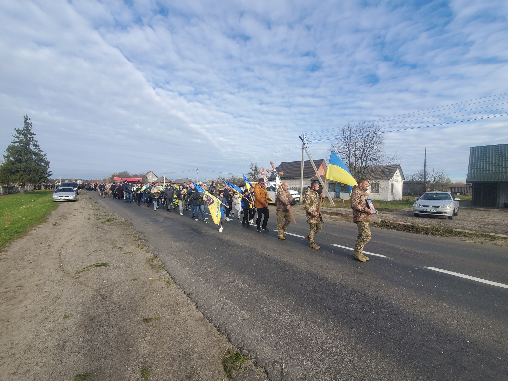 Без батька залишились дві доньки: на Волині попрощалися з Героєм Андрієм Хомичем