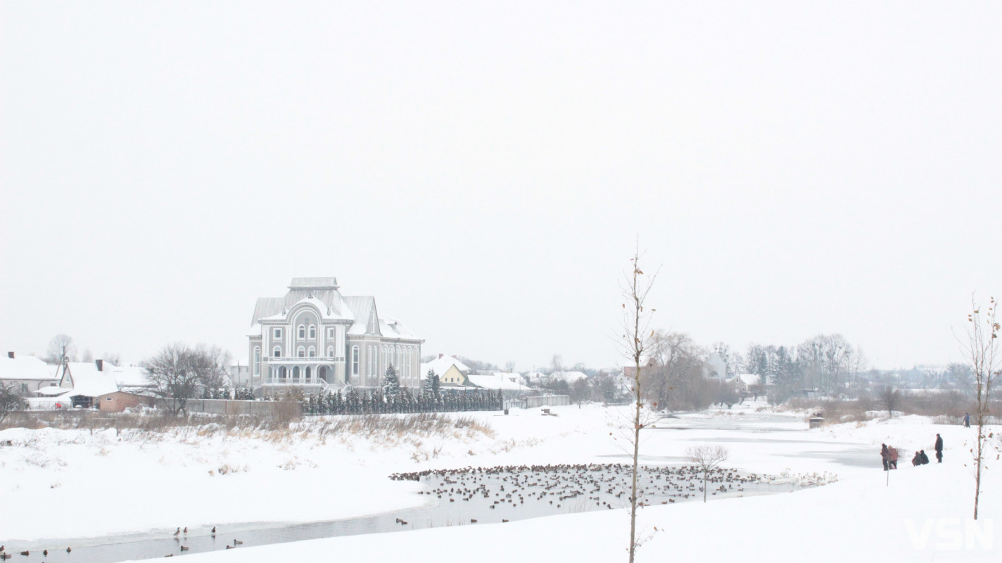 Ковель після снігопадів: фоторепортаж із засніженого міста