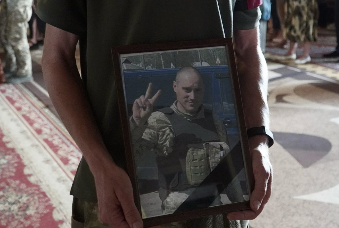 Повернувся з-за кордону, щоб захистити свою країну: на Волині в останню дорогу провели Героя Руслана Кулешу