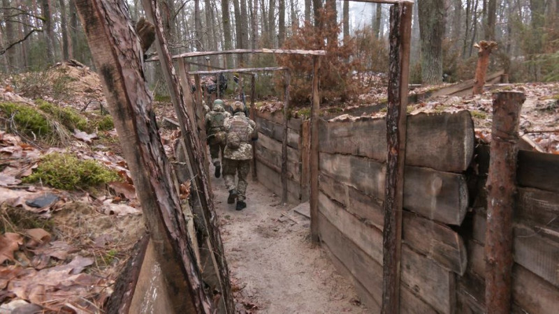 Бетонна стіна і мінно-вибухові загородження: як захищають український кордон на Волині