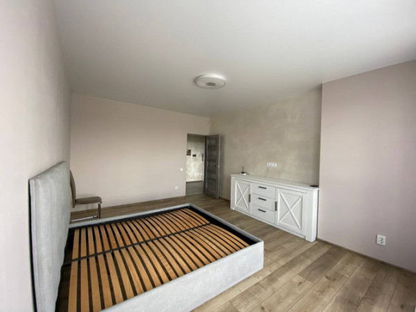 У передмісті Луцька продають 1-кімнатну квартиру з ремонтом і меблями