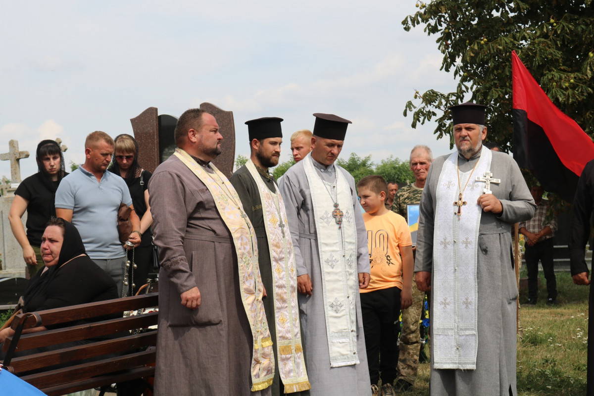 Під звуки сирени: на Волині попрощалися із молодим Героєм Артуром Данилюком 