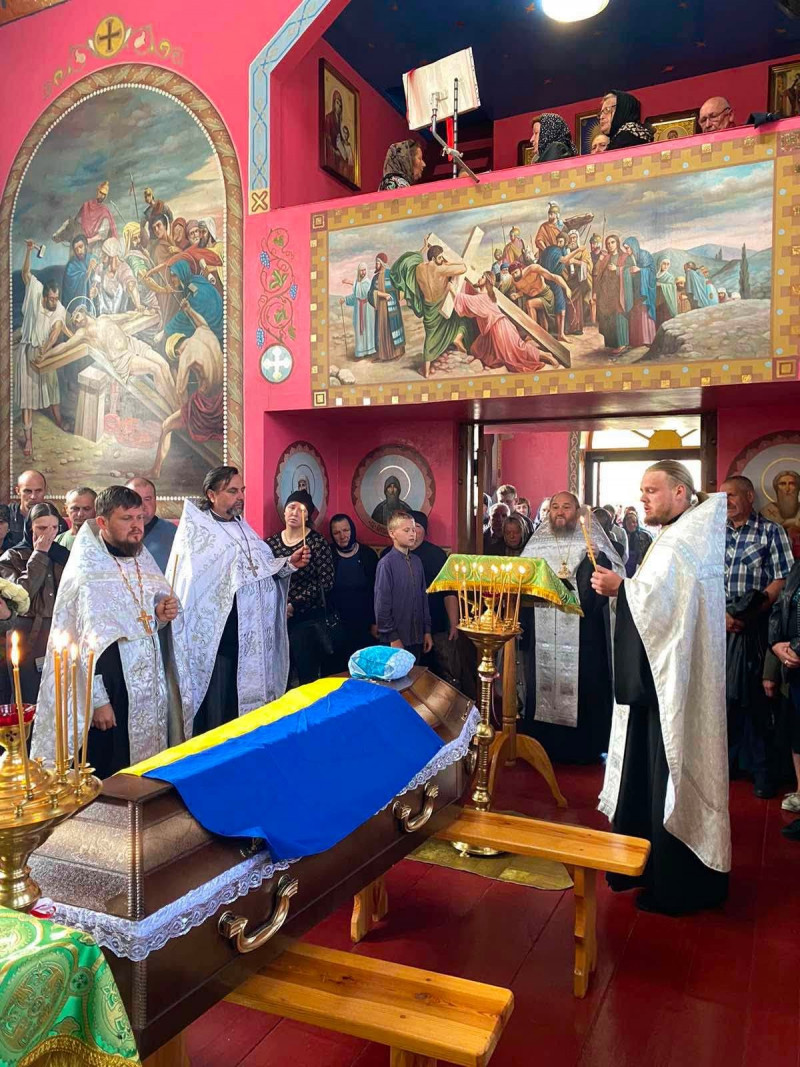 «На щиті» повернувся додому: на Волині поховали Героя Миколу Соботовича