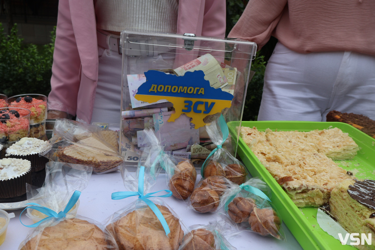 У центрі Луцька на Яблучний Спас - благодійний ярмарок: печиво, віра і підтримка фронту