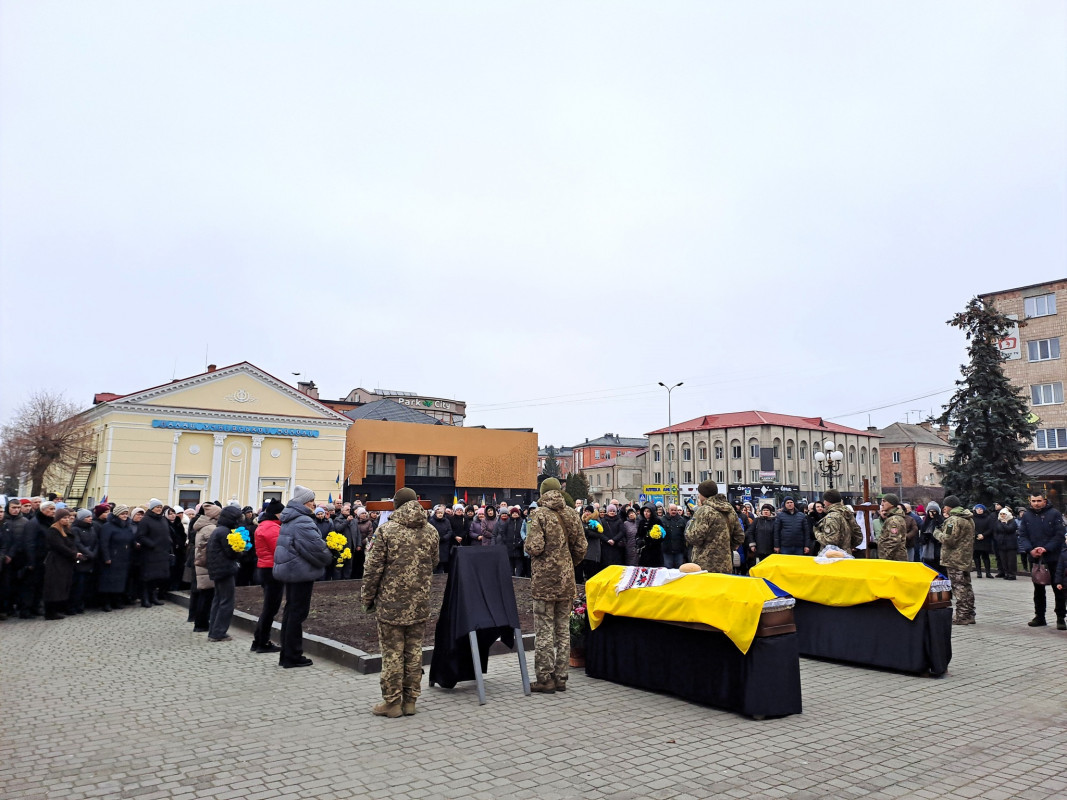 Дві втрати в одні громаді: на Волині попрощалися з Героями Артемом Абрамчуком та Юрієм Гусаром