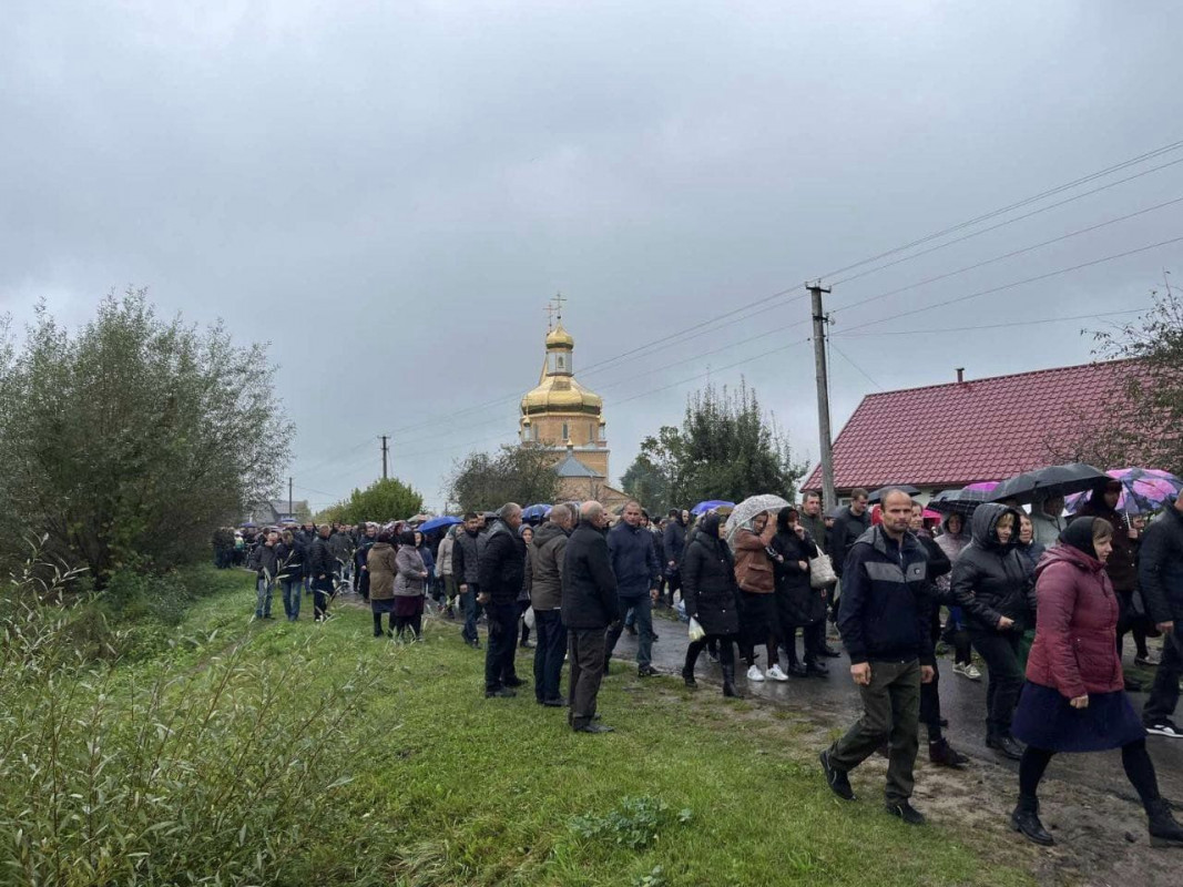 Переніс 15 операцій, але серце не витримало: на Волині попрощались з Героєм Олександром Бебесом