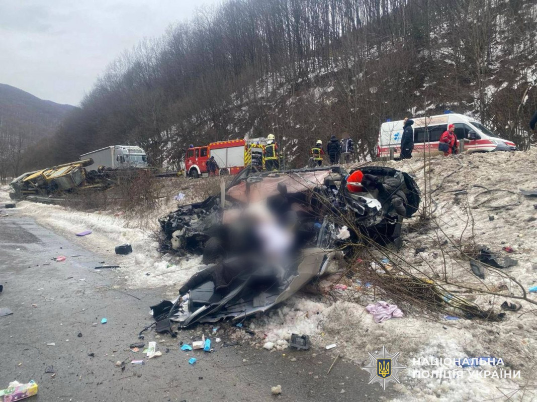 Жахлива автотроща на Закарпатті: батьки загинули, а їх дитина дивом вижила