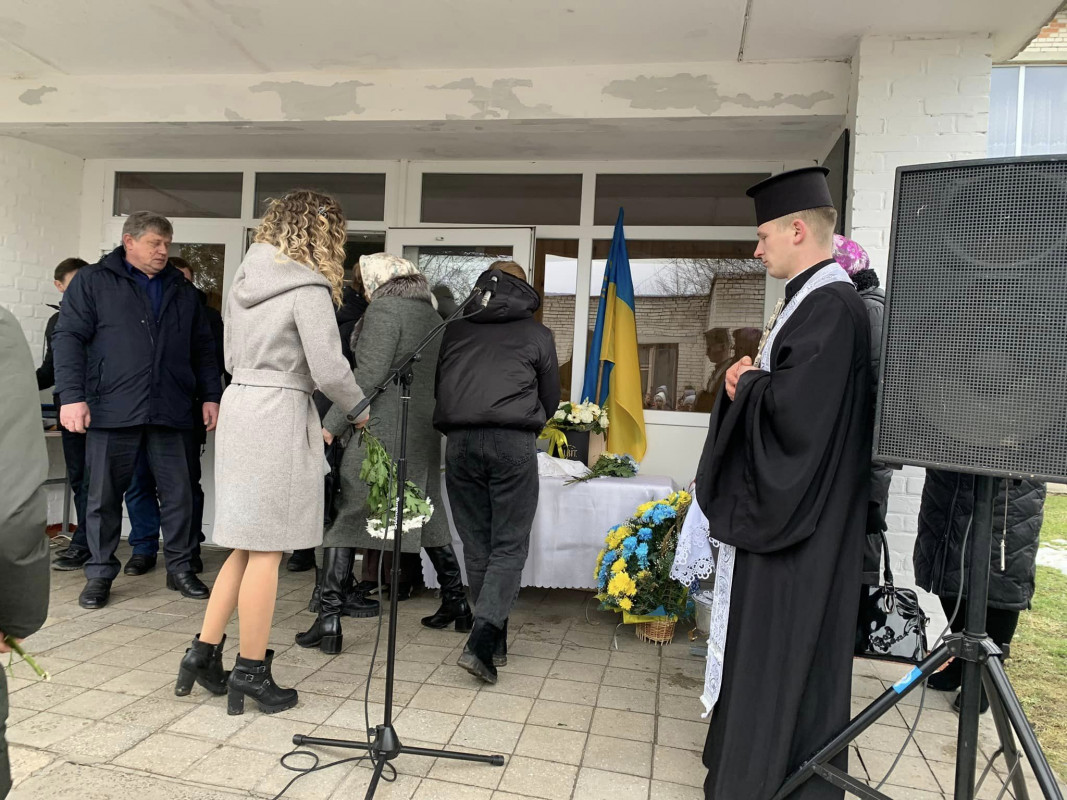 У громаді на Волині відкрили меморіальну дошку загиблому бійцю Сергію Мельничуку