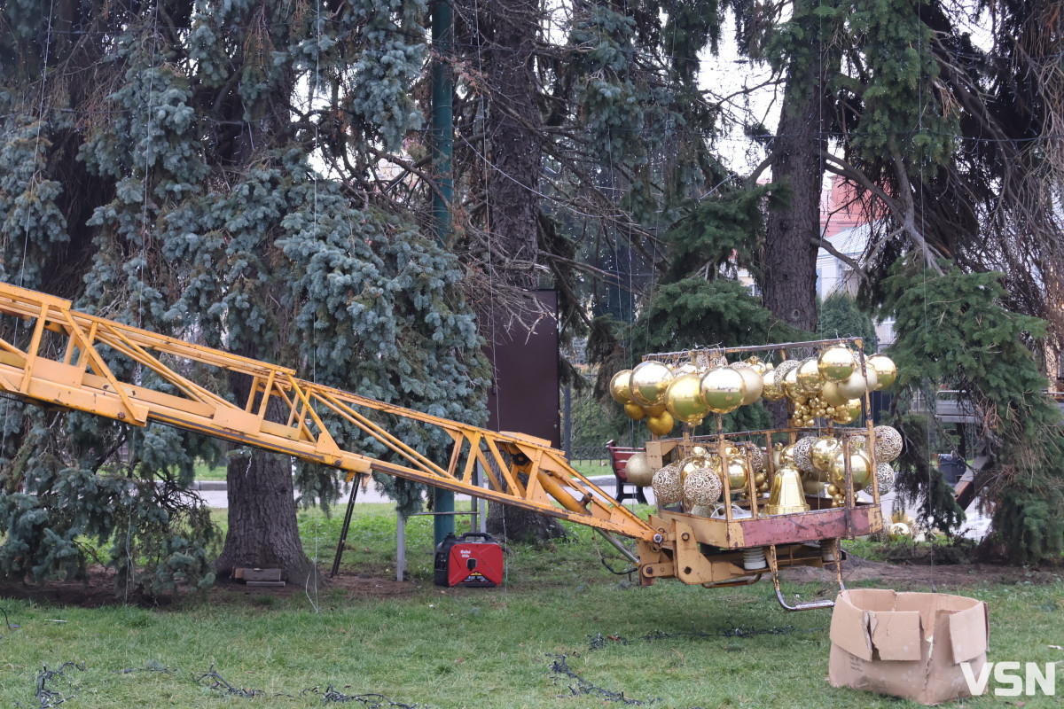 Луцьк в очікуванні свята: ялинки прикрашені, місто готується до Різдва