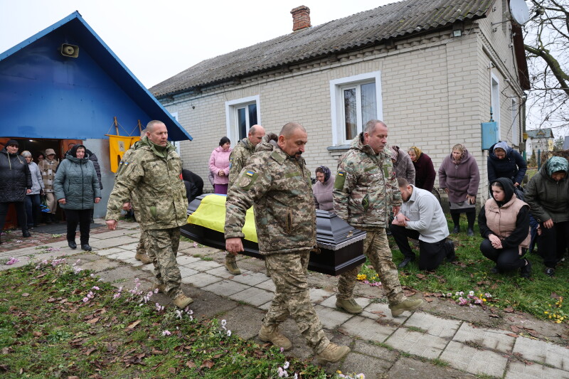Загинув 11 місяців тому: у Луцькій громаді попрощались з молодим Героєм Миколою Ясенюком
