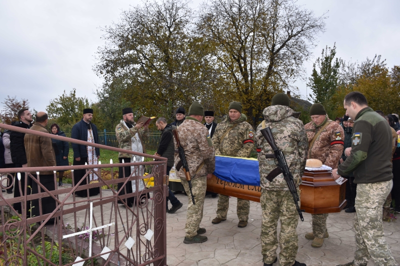 Понад пів року вважався безвісти зниклим: на Волині попрощалися із Героєм Богданом Мережею