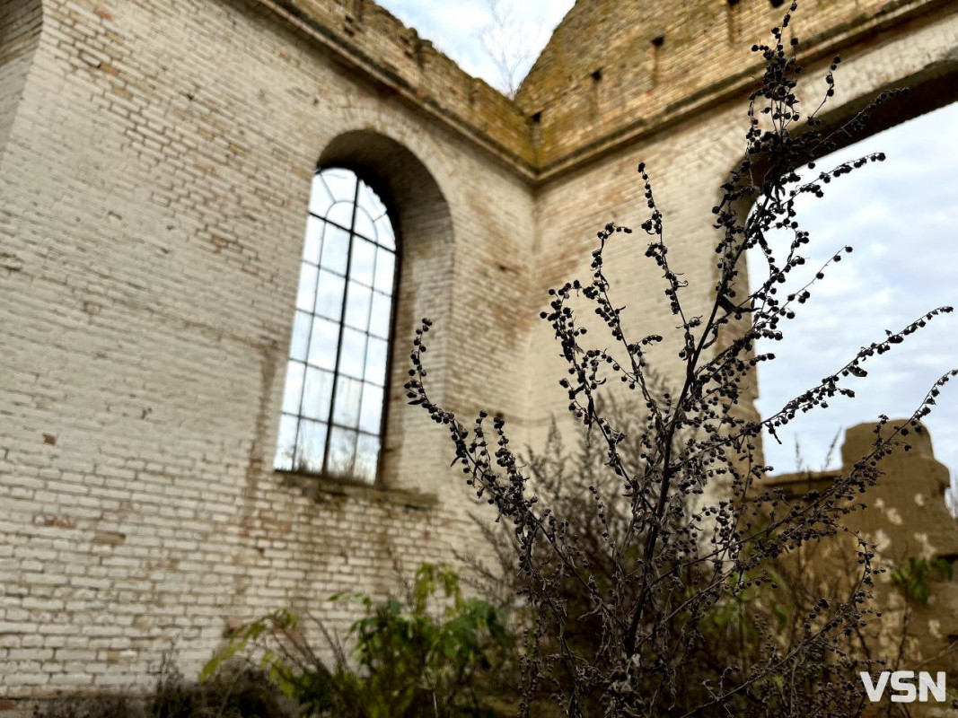Незламний оберіг: Храм на Волині, який вистояв перед снарядом, що застиг у його стіні. Фоторепортаж