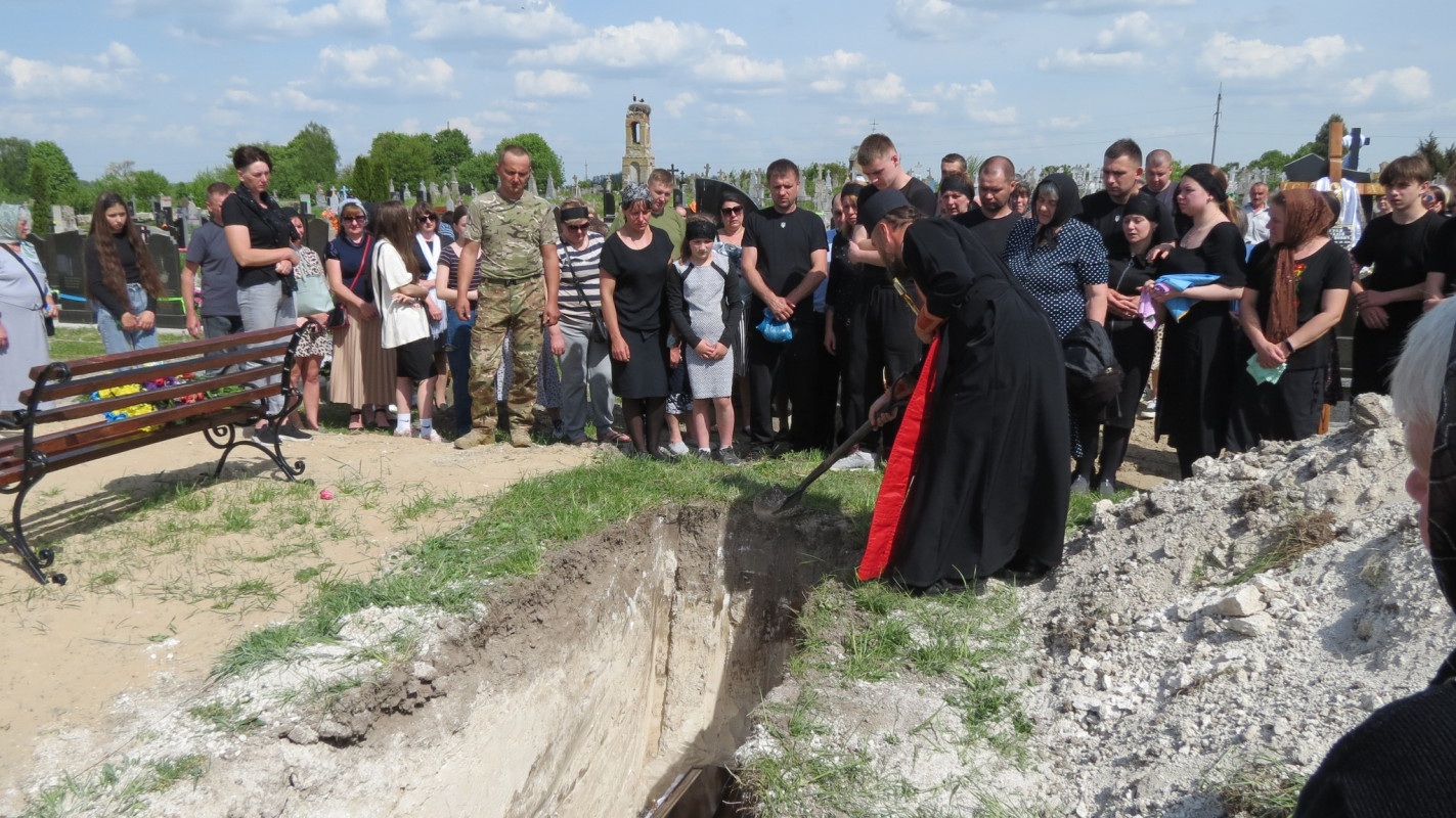 «Справжній солдат»: на Волині в останню земну дорогу провели Героя Геннадія Гогулю