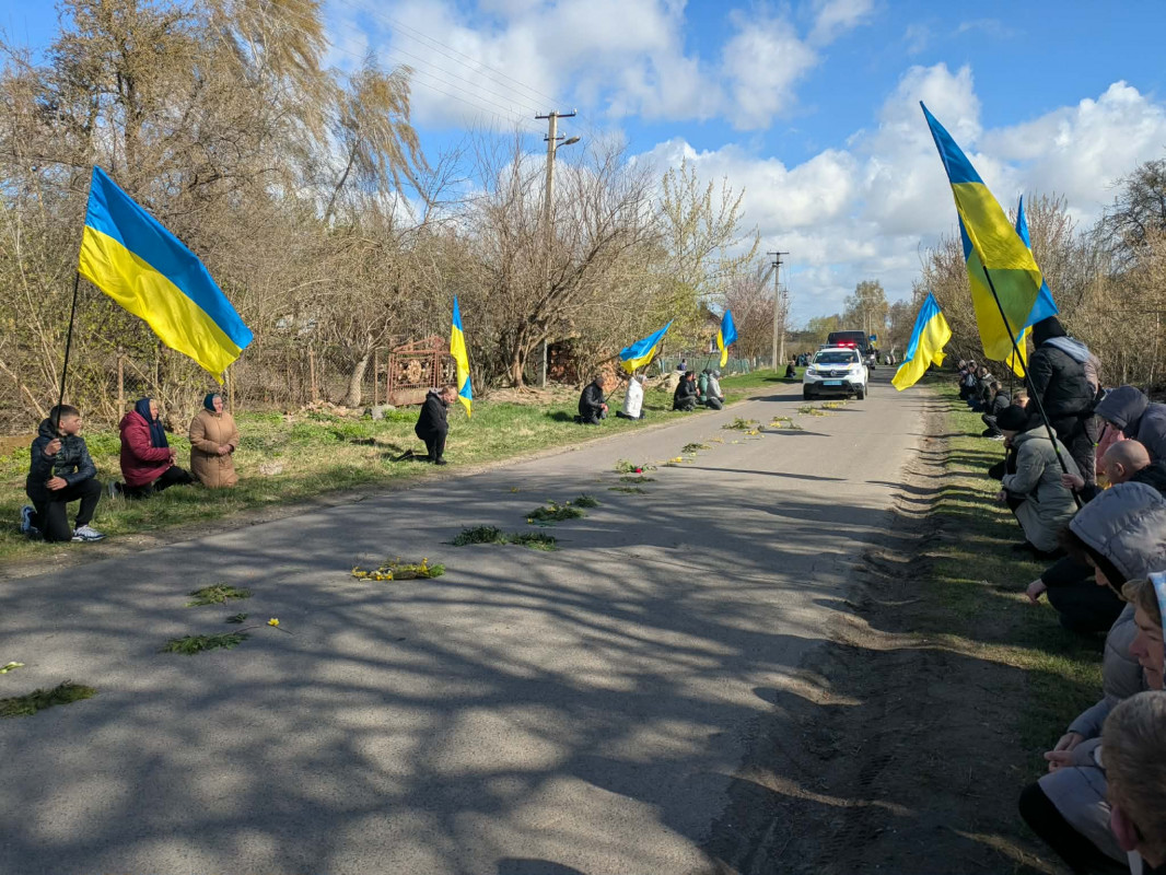 Герою назавжди 50: на Волині в останню дорогу захисника Володимира Омельчука