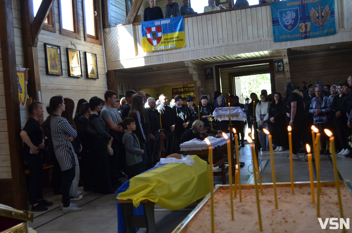 Був людиною, до якої тягнулося серце: на Волині попрощалися з 26-річним Героєм Дмитром Слюсарем
