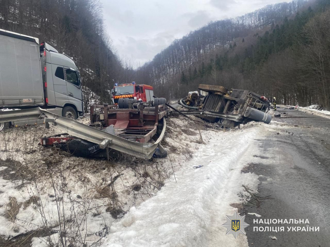 Жахлива автотроща на Закарпатті: батьки загинули, а їх дитина дивом вижила