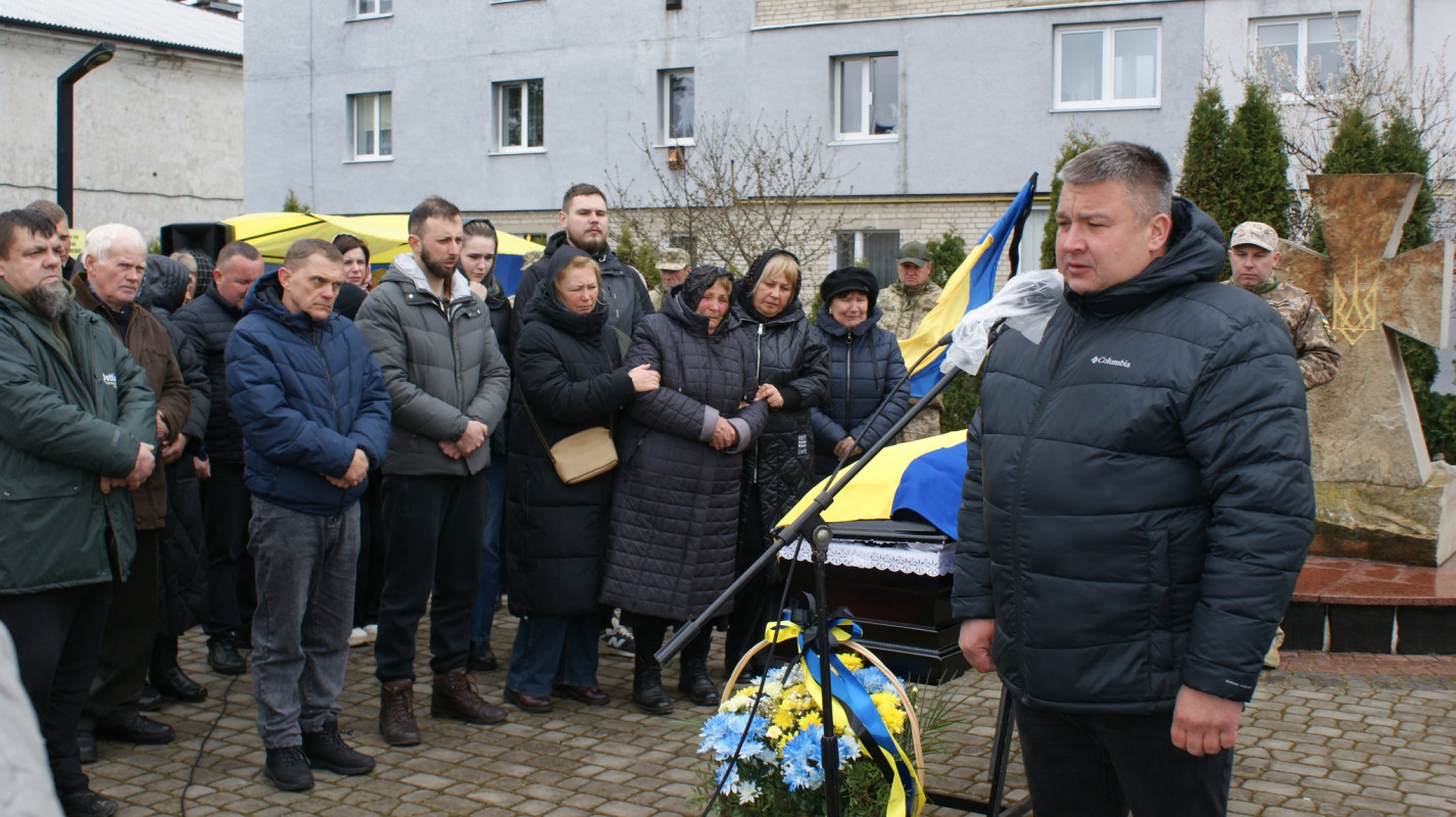 Пережив пекло війни, але загинув у ДТП: на Волині попрощалися із 31-річним воїном Вадимом Стадніком