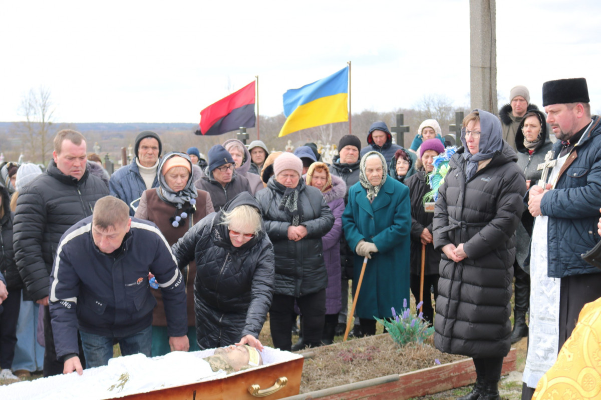 Віддав життя за Україну: на Волині попрощались з Героєм Олександром Панасюком