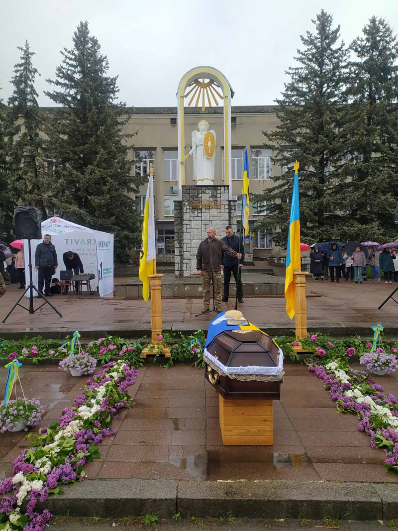 Навіть небо плакало за своїм Героєм: на Волині в останню дорогу провели загиблого Миколу Гапонюка