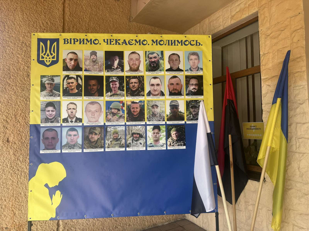 У громаді на Волині відкрили Стенд пам’яті зниклим безвісти захисникам