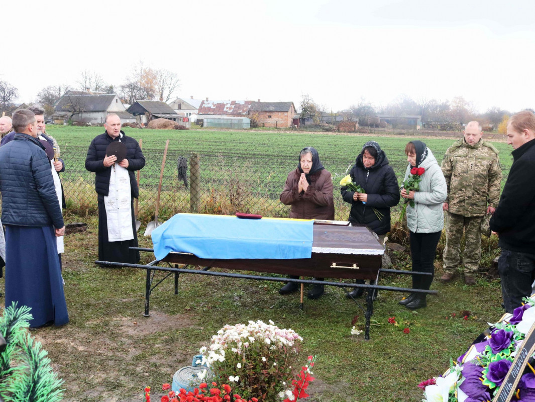 Довгий час вважався зниклим безвісти: на Волині попрощалися з Героєм Валентином Боском