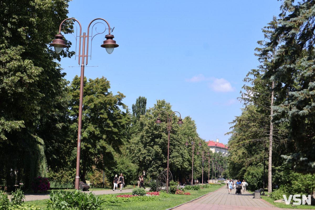 Як відпочивають лучани у парку імені Лесі Українки. Фоторепортаж