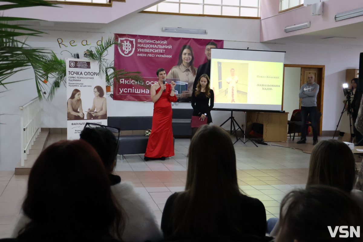 «Намальована надія»: ветеранка війни з Луцька презентувала колекцію суконь