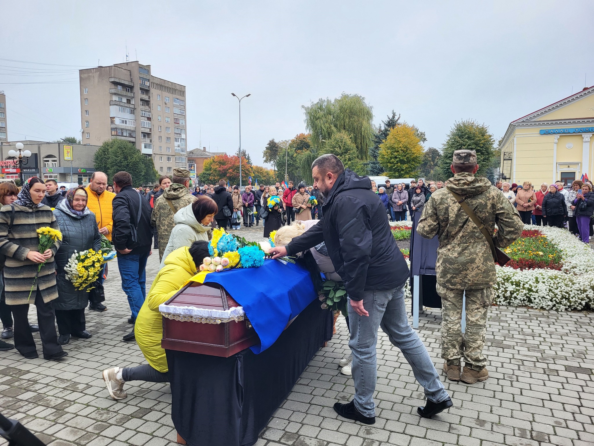 Понад сімнадцять місяців рідні жили в невідомості: на Волині попрощались з Героєм Михайлом Гарбузом