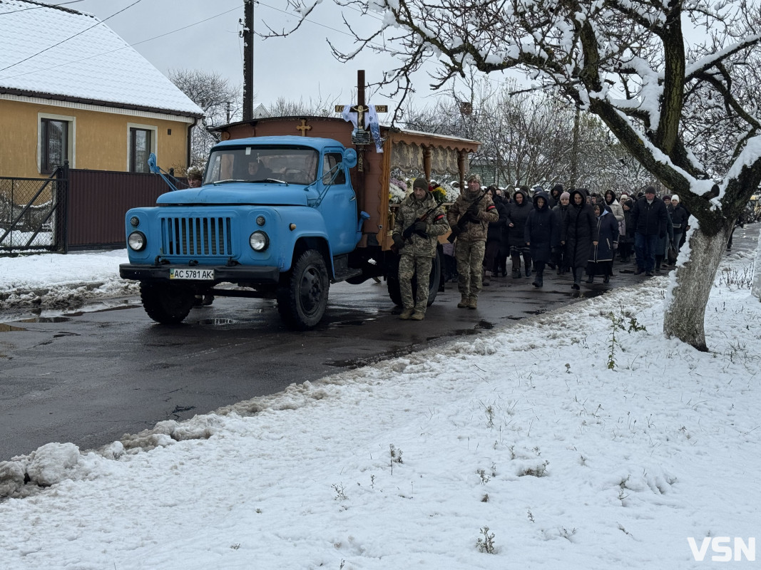 На Волині попрощалися з Героєм Романом Шишелою