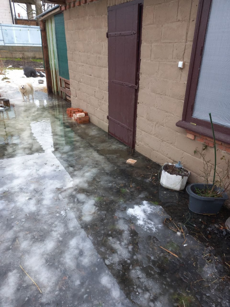 На Волині підтоплює будинки: рятувальники відкачували воду в одному з господарств