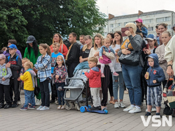 У центрі Луцька провели яскраве свято для дітей