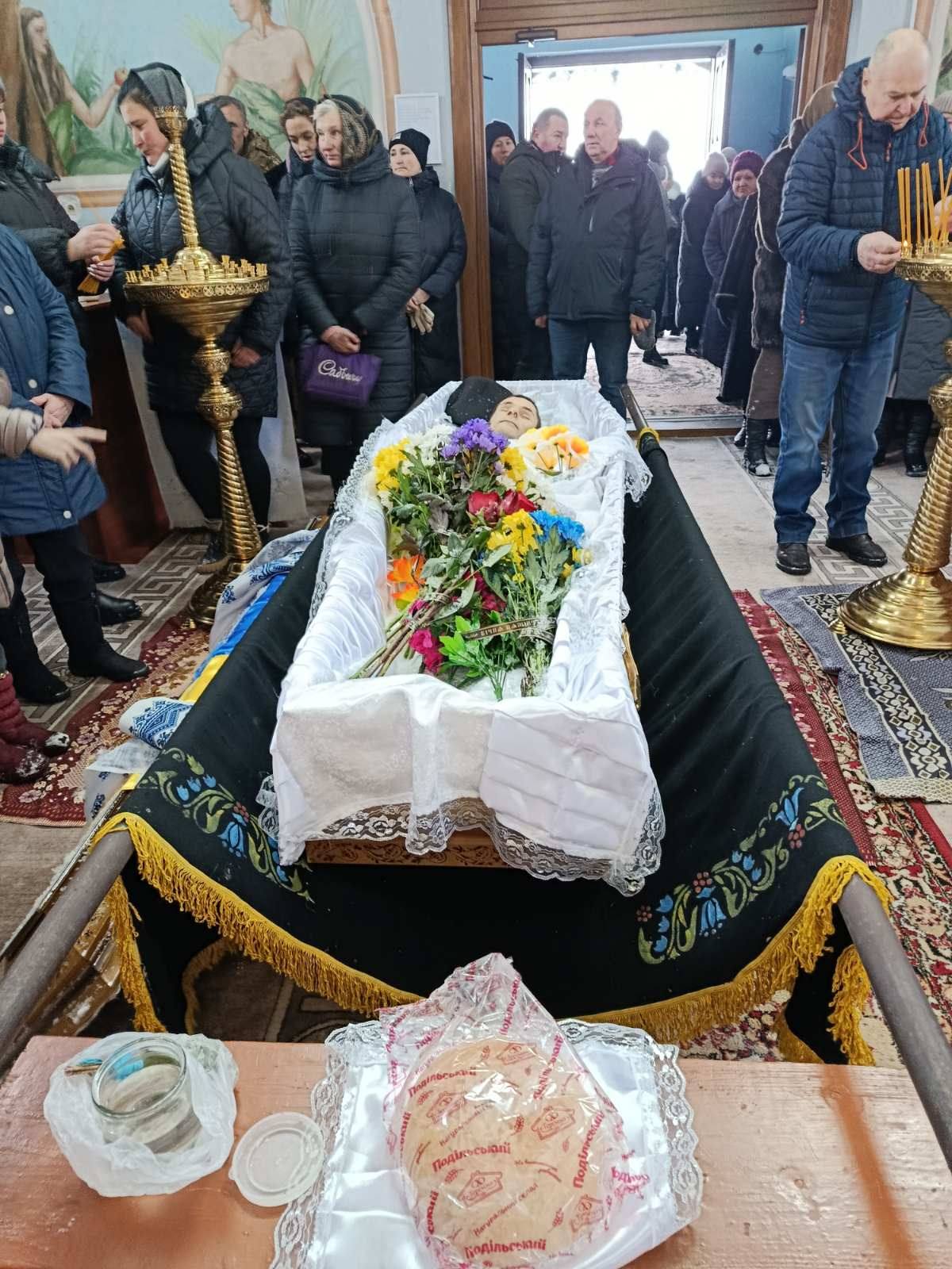 На Волині в останню земну дорогу провели захисника Анатолія Денисюка