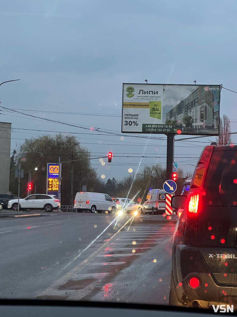 У Луцьку сталася аварія за участю швидкої: на місці працюють медики та поліція